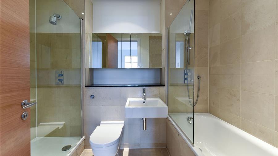 En-Suite Bathroom