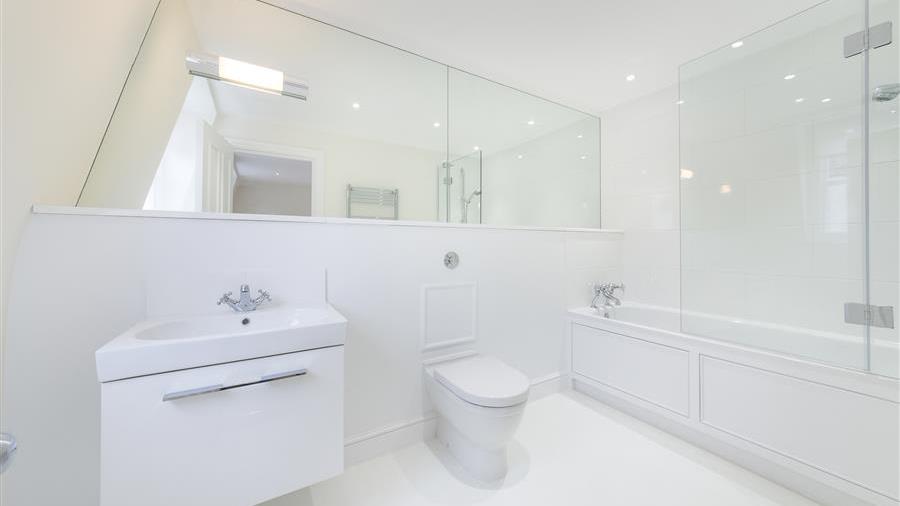 En-Suite Bathroom