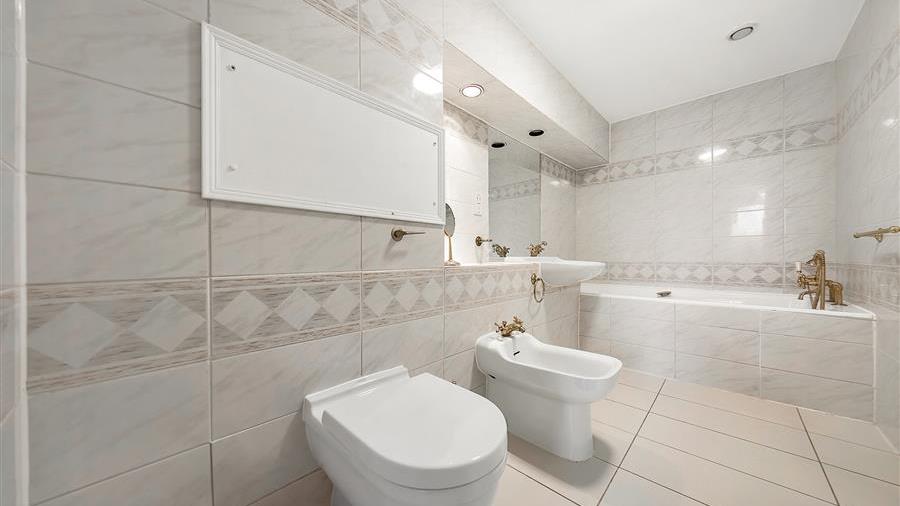 En-Suite Bathroom