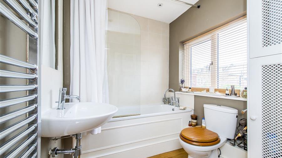 En-Suite Bathroom