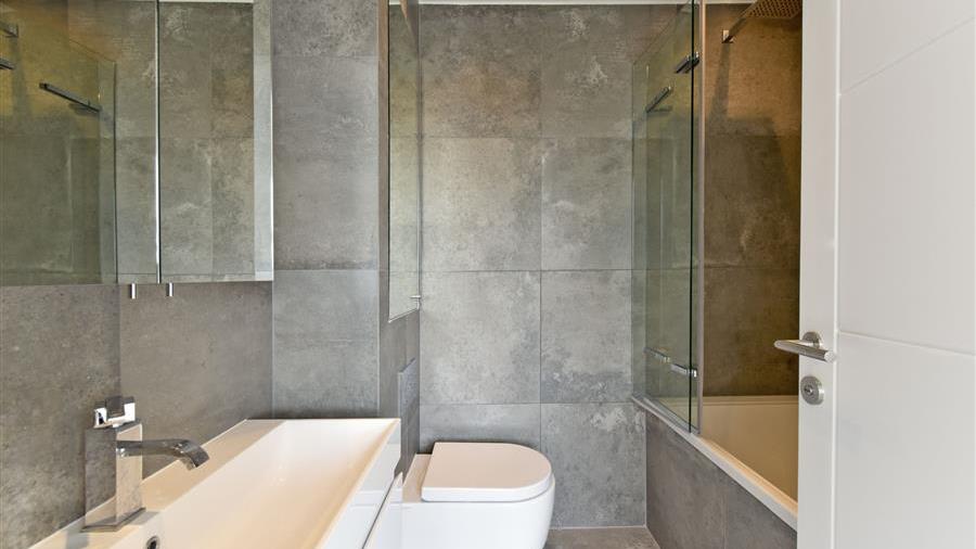 En-Suite Bathroom