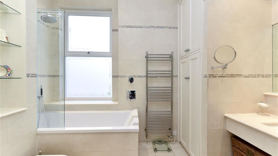En-Suite Bathroom