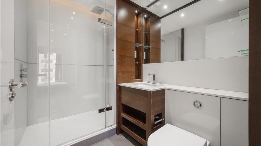 En-Suite Bathroom