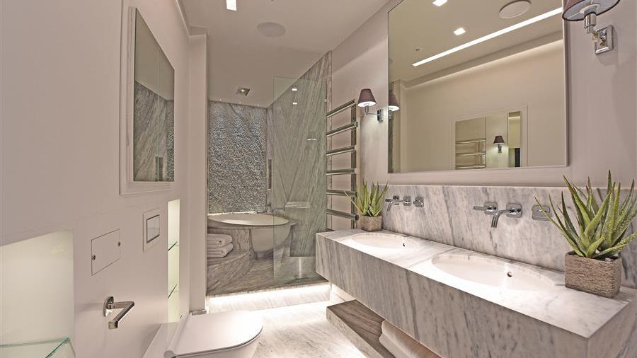 En-Suite Bathroom