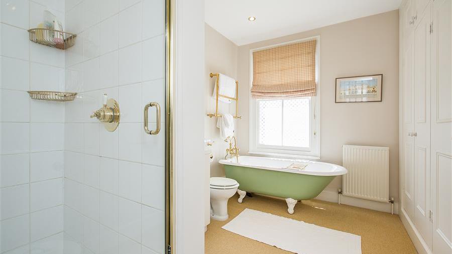 En-Suite Bathroom