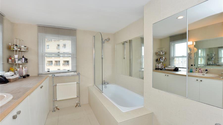 En-Suite Bathroom