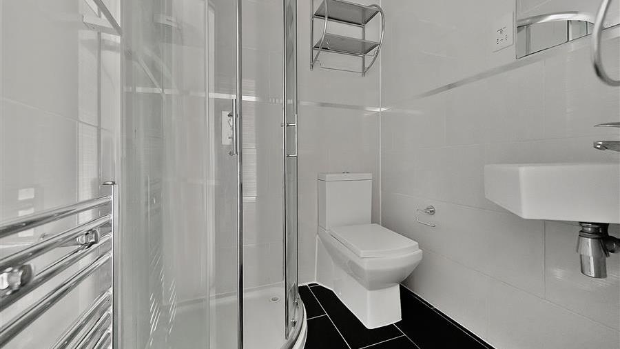 En-Suite Bathroom