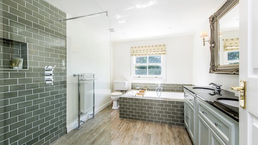 En-Suite Bathroom