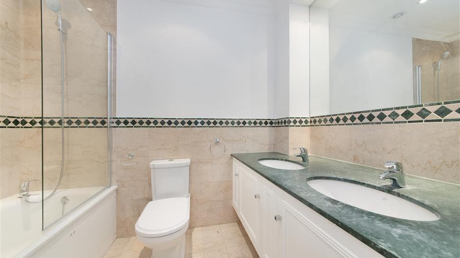 En-Suite Bathroom