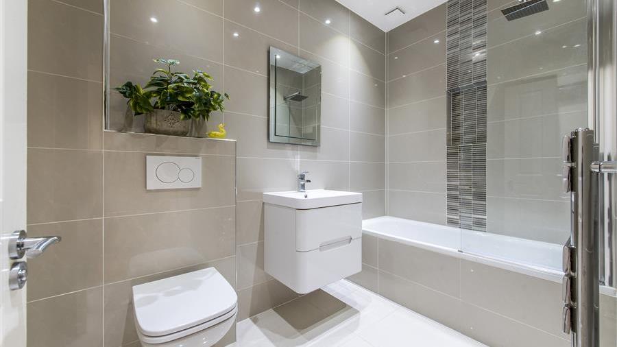 En-Suite Bathroom