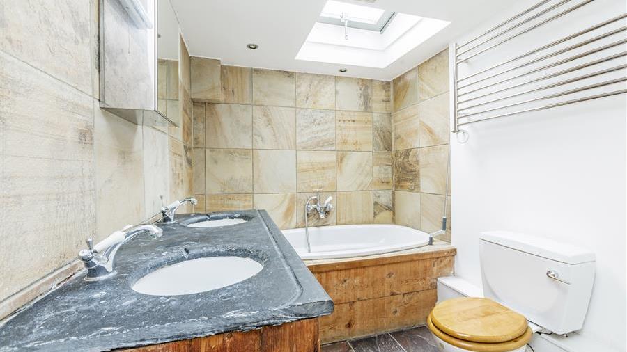 En-Suite Bathroom