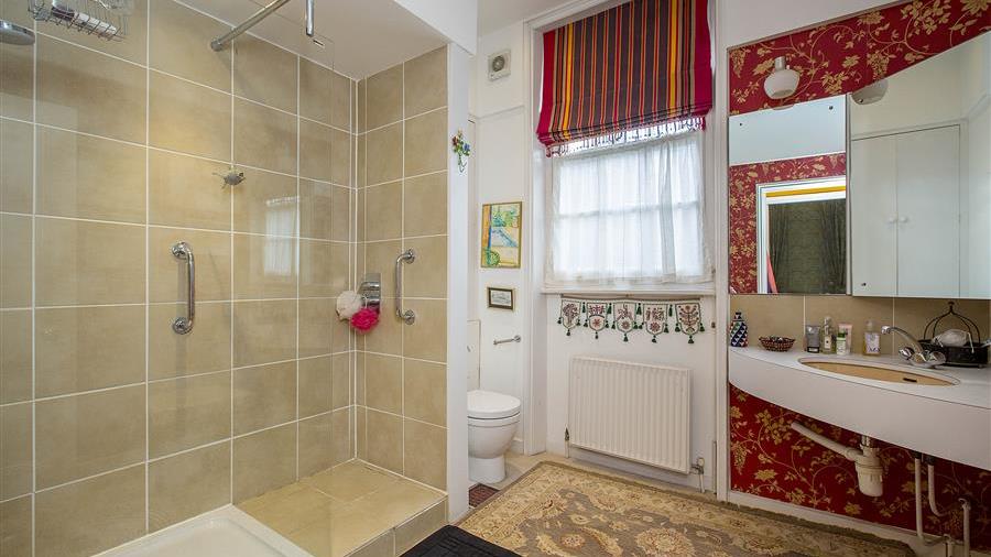 En-Suite Bathroom