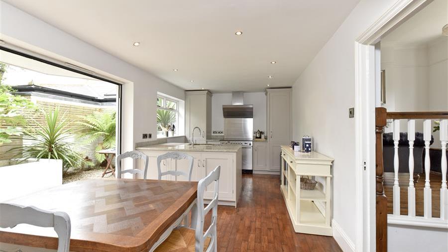 Kitchen/Breakfast Room