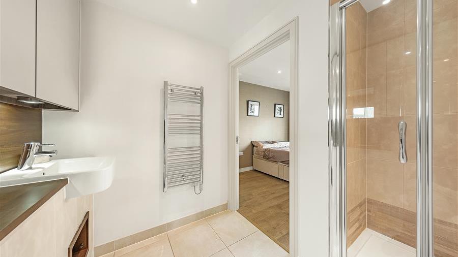 En-Suite Bathroom
