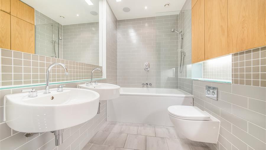 En-Suite Bathroom