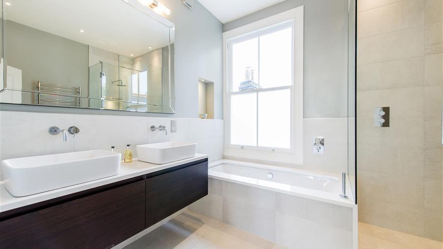 En-Suite Bathroom
