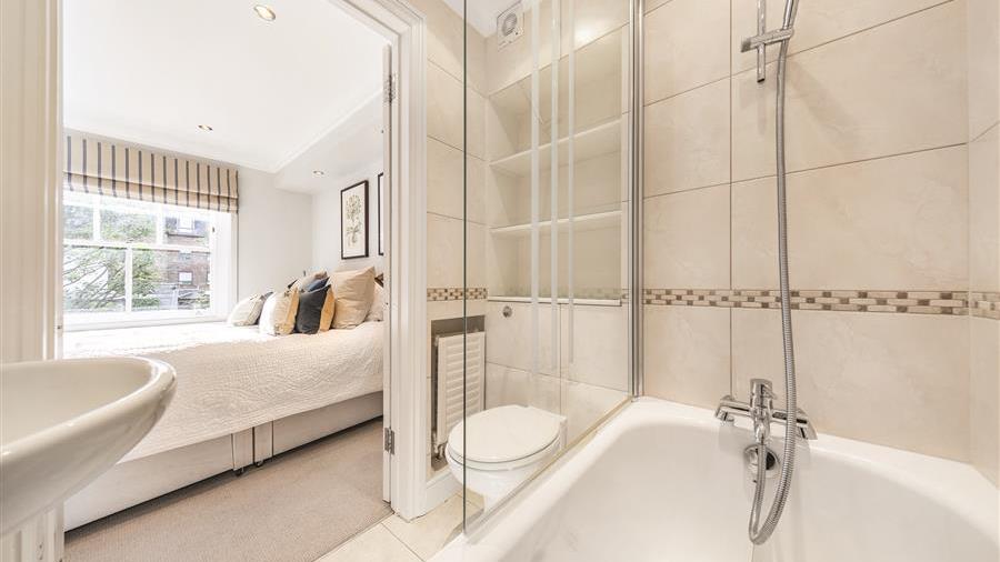 En-Suite Bathroom