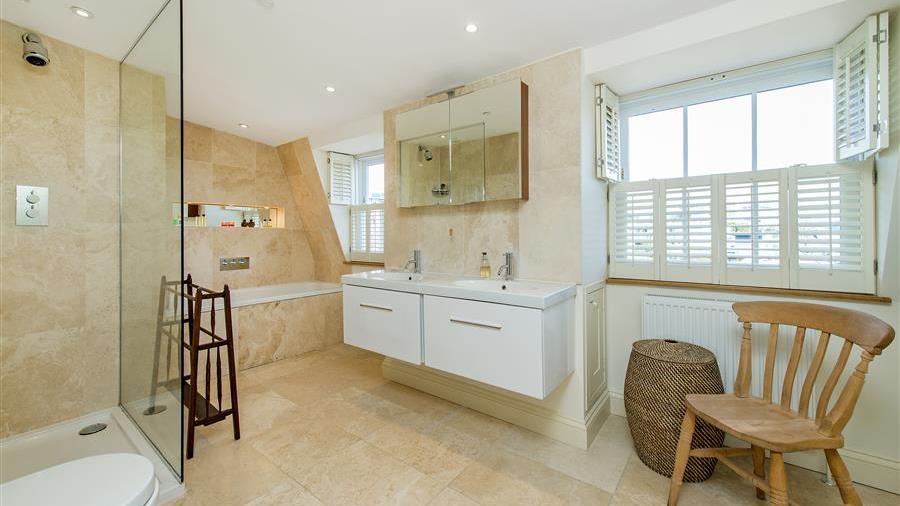En-Suite Bathroom