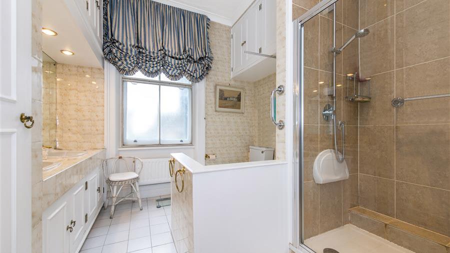 En-Suite Bathroom
