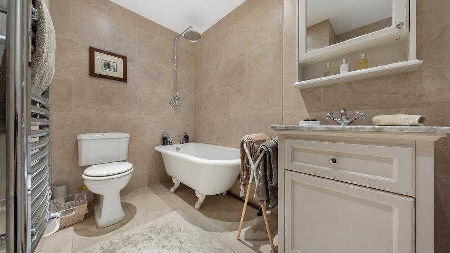 En-Suite Bathroom