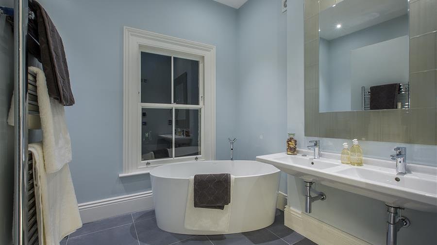En-Suite Bathroom