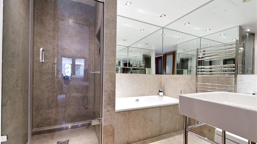 En-Suite Bathroom