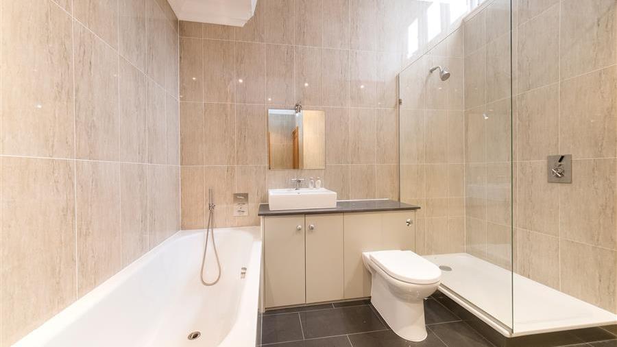 En-Suite Bathroom