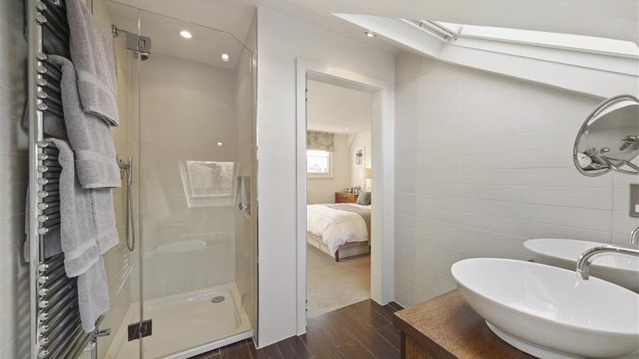 En-Suite Bathroom