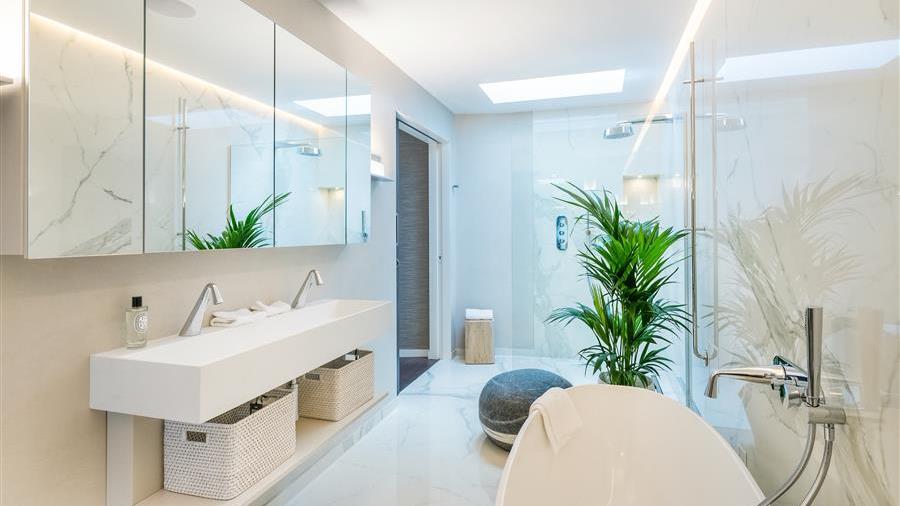 En-Suite Bathroom