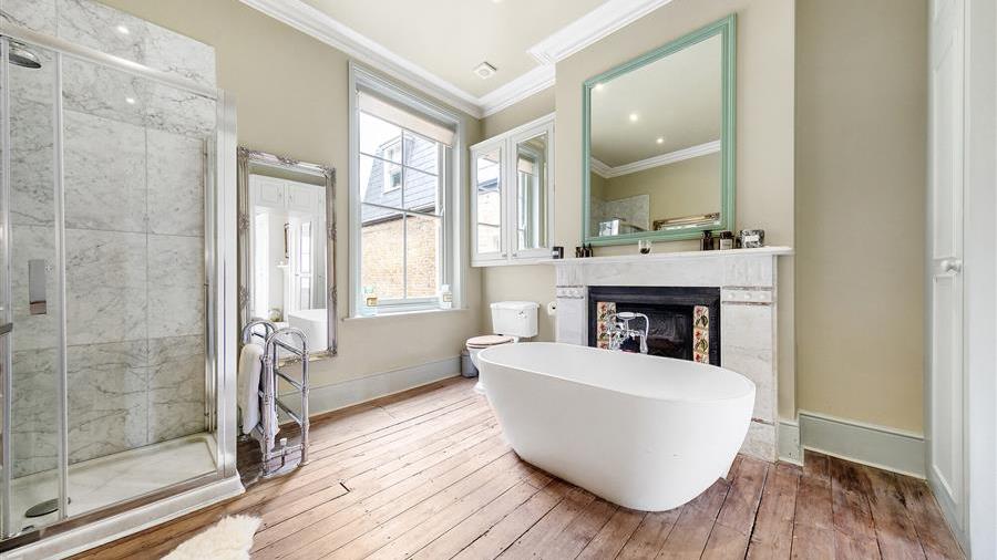 En-Suite Bathroom