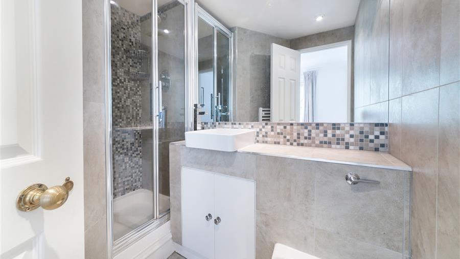 En-Suite Bathroom