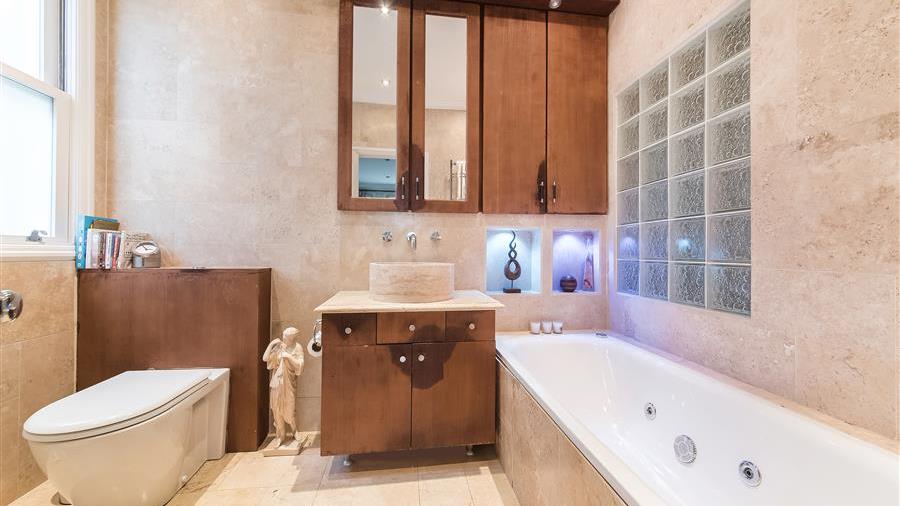 En-Suite Bathroom