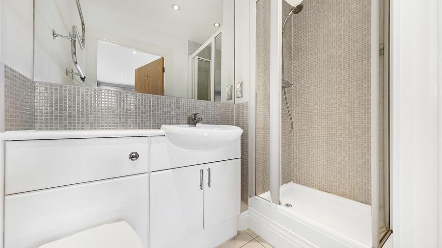 En-Suite Bathroom
