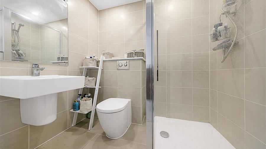 En-Suite Bathroom