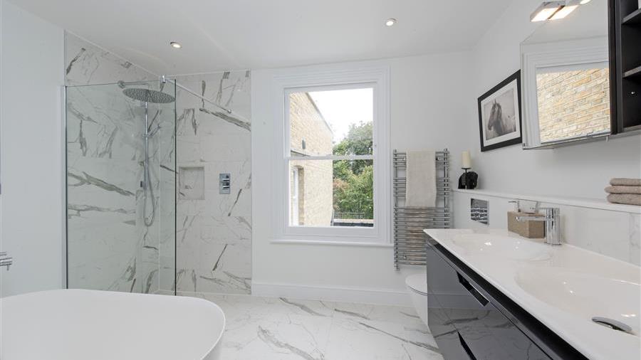 En-Suite Bathroom