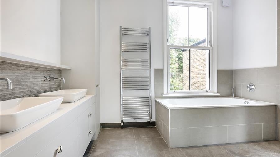 En-Suite Bathroom