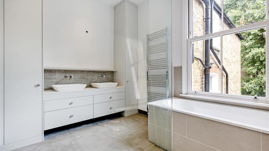En-Suite Bathroom