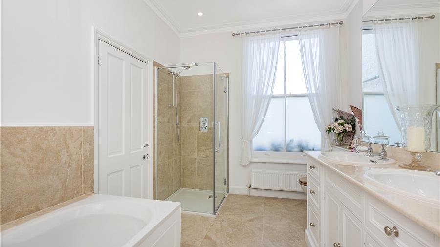 En-Suite Bathroom