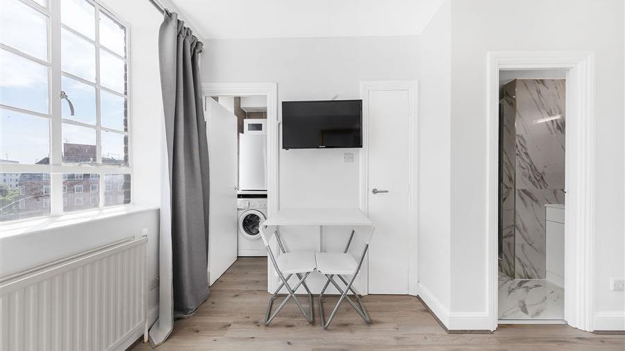 Studio Room