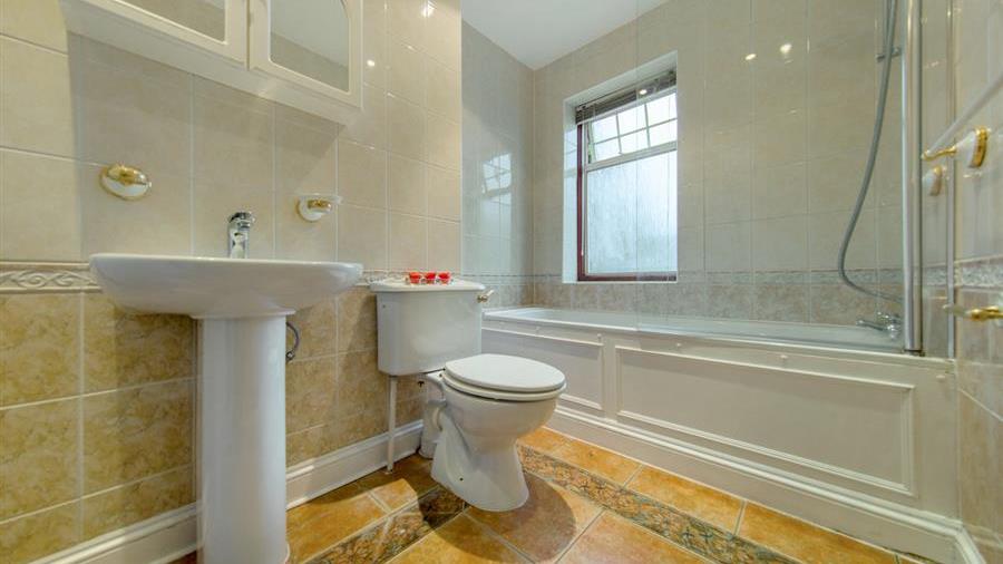 En-Suite Bathroom