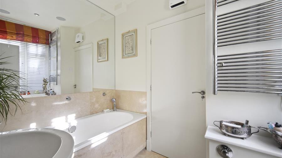 En-Suite Bathroom