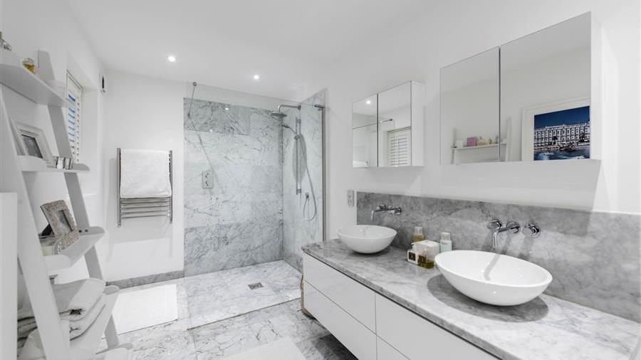 En-Suite Bathroom