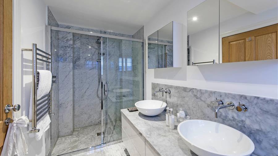 En-Suite Bathroom