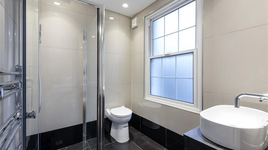 En-Suite Bathroom