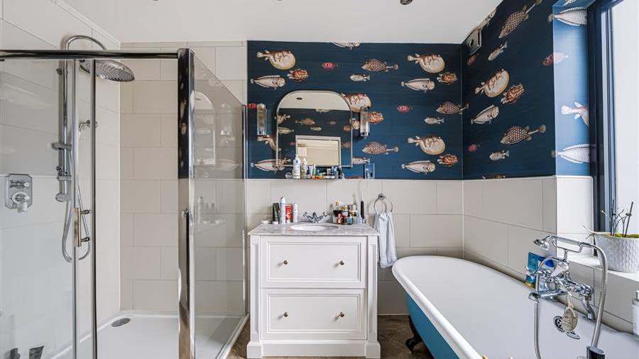En-Suite Bathroom