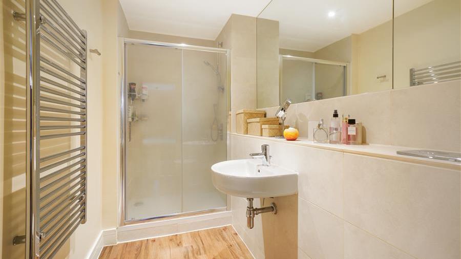 En-Suite Bathroom