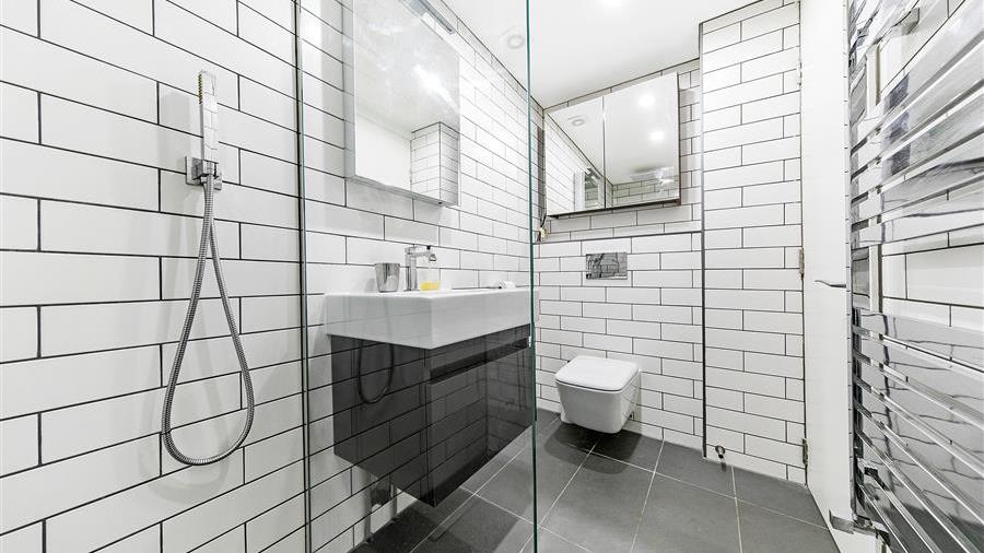 En-Suite Bathroom