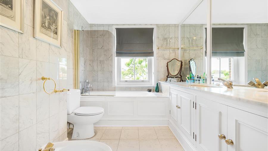 En-Suite Bathroom