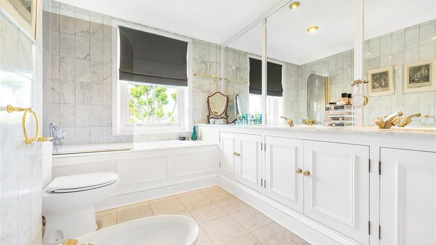 En-Suite Bathroom