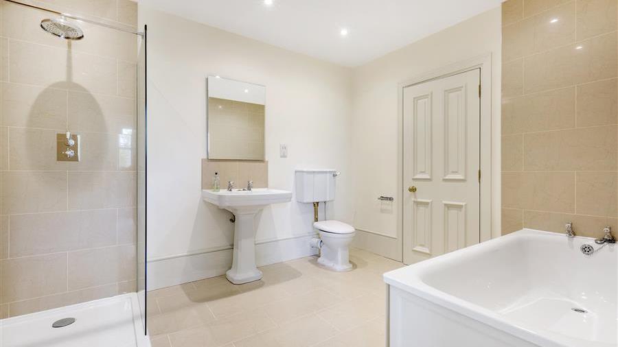 En-Suite Bathroom